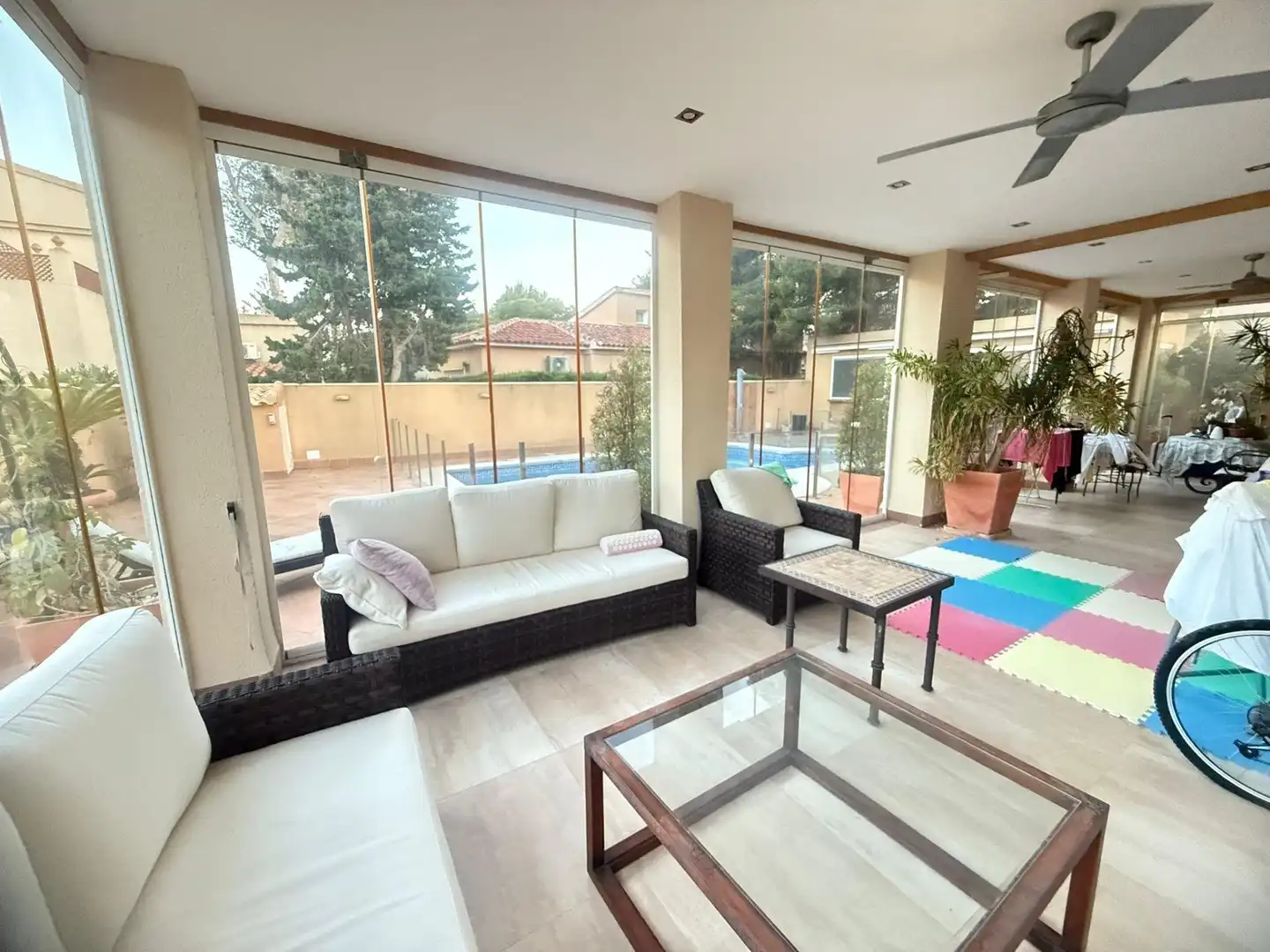 Terrassa de Finca rústica en venda en Orihuela amb Jardí privat, Piscina i Piscina comunitària