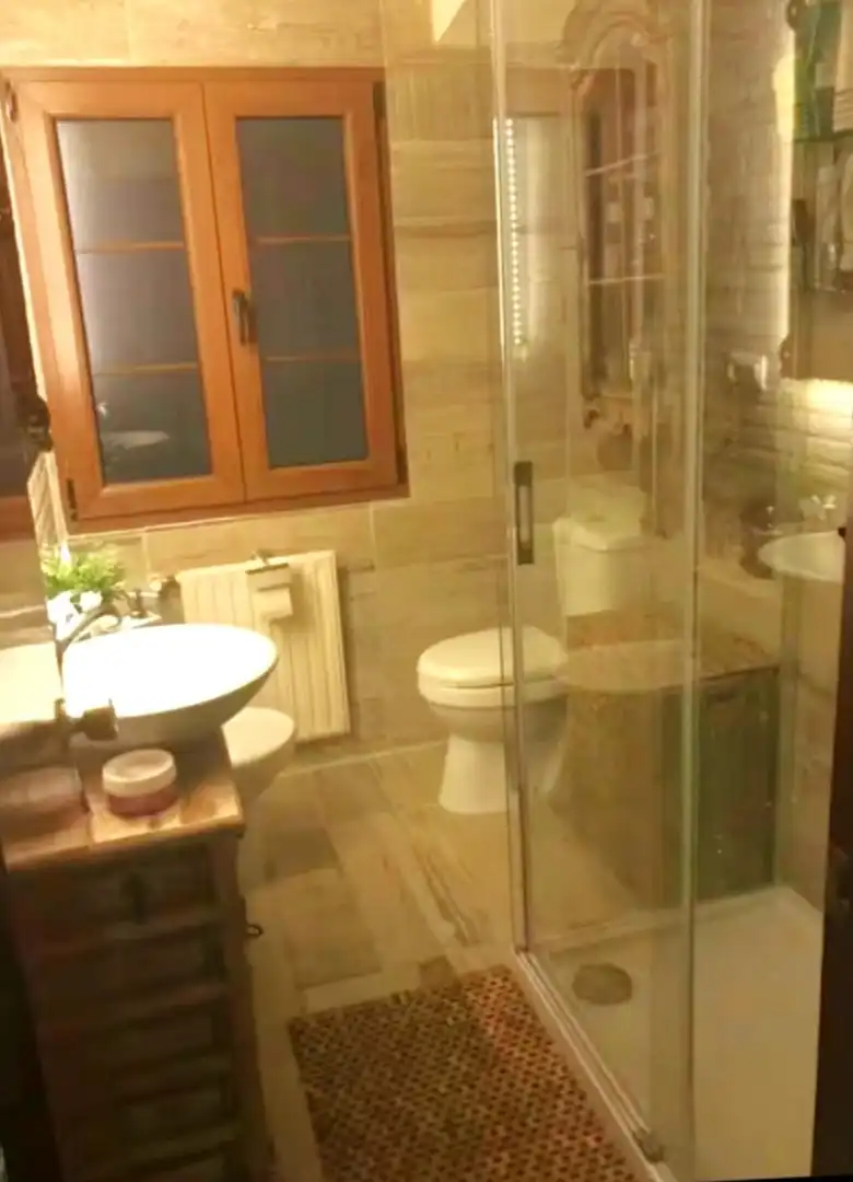 Baño de Piso en venta en Oviedo  con Calefacción y Amueblado