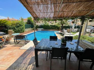 Villa con balcone in vendita a Los Barrios