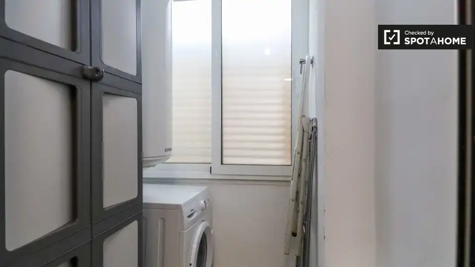 Baño de Piso de alquiler en Valencia con Aire acondicionado, Calefacción y Amueblado