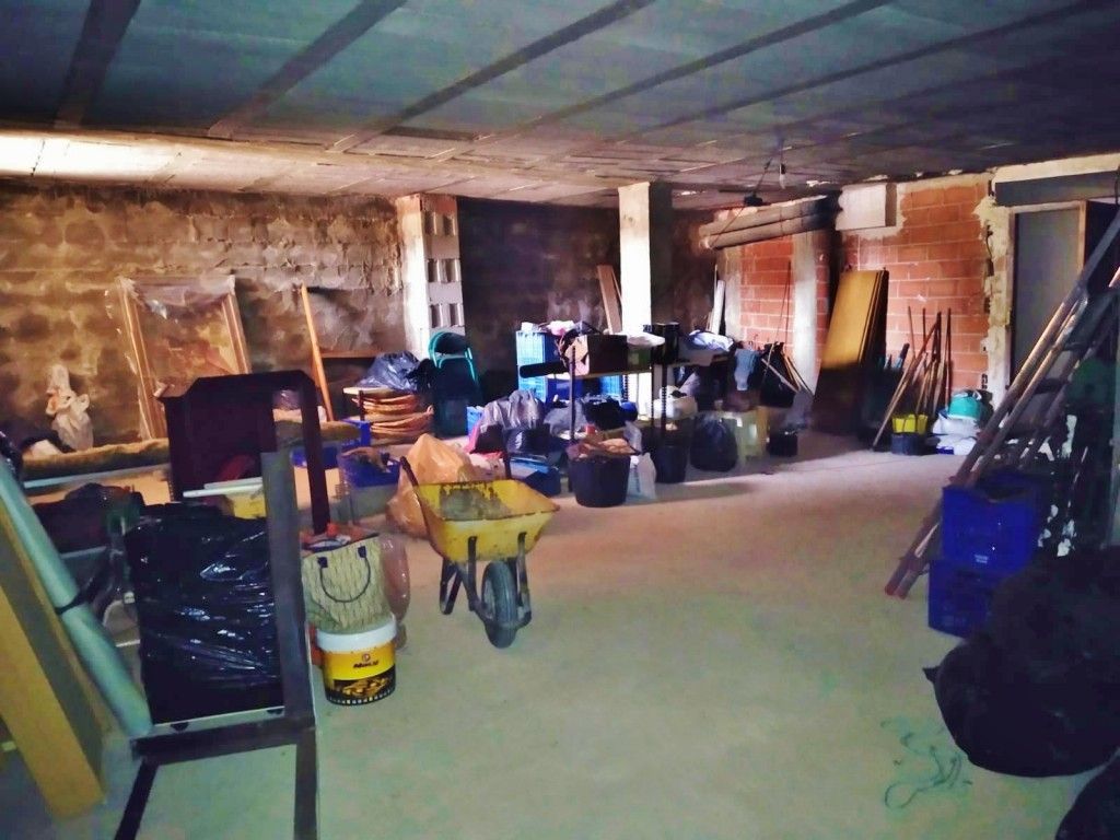 Box room for sale in Calles