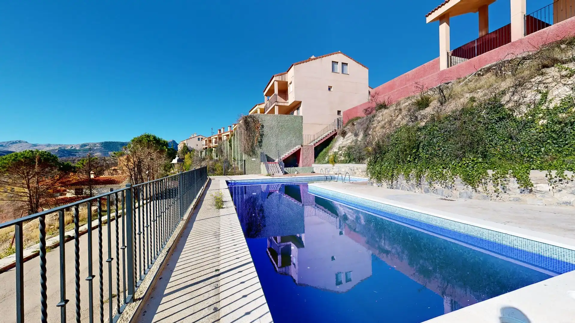 Piscina de Casa adosada en venda en Toràs amb Calefacció, Jardí privat i Terrassa