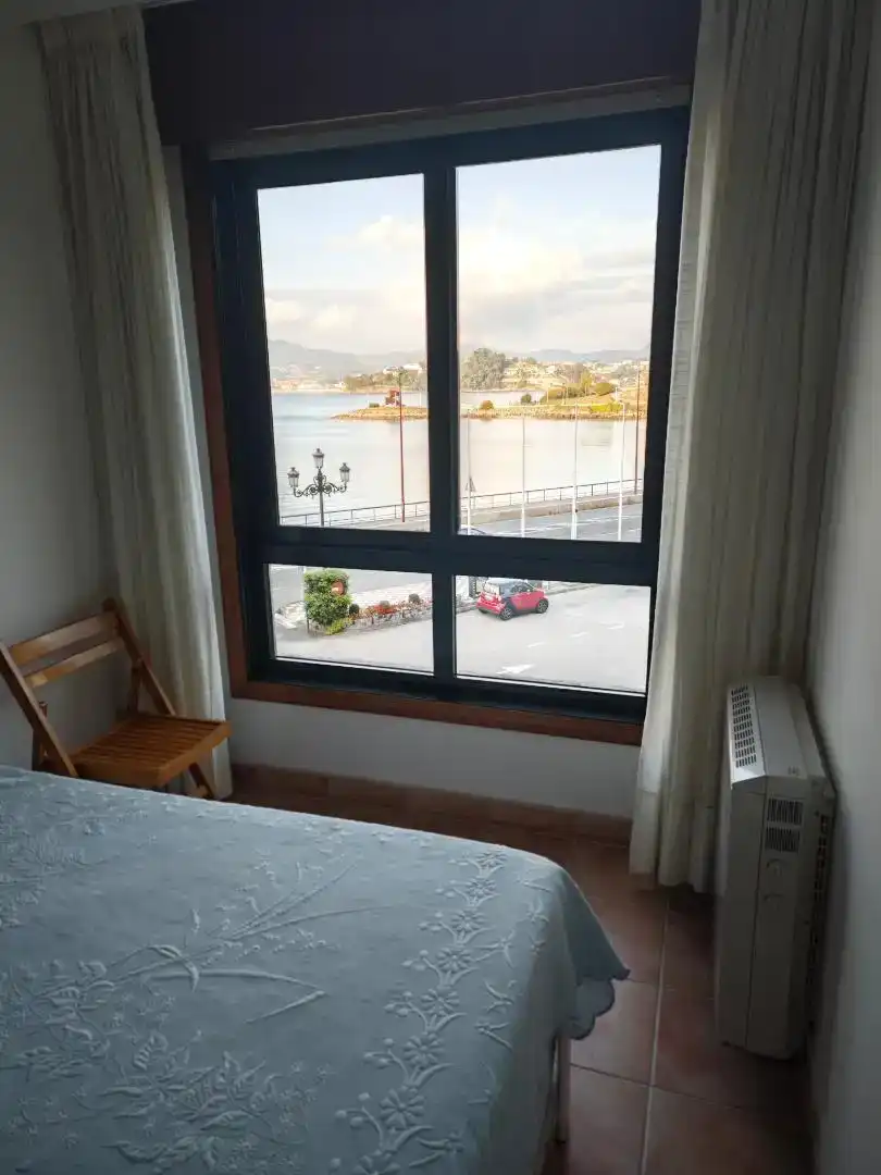 Dormitori de Pis de lloguer en Baiona amb Balcó