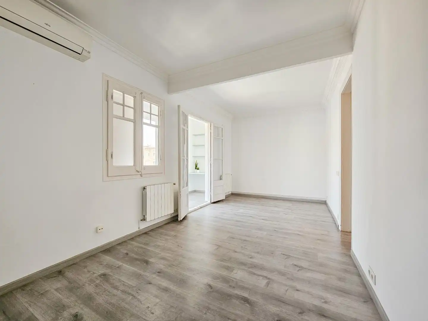 Flat for sale in Barcelona  with Air Conditioner, Heating and Parquet flooring