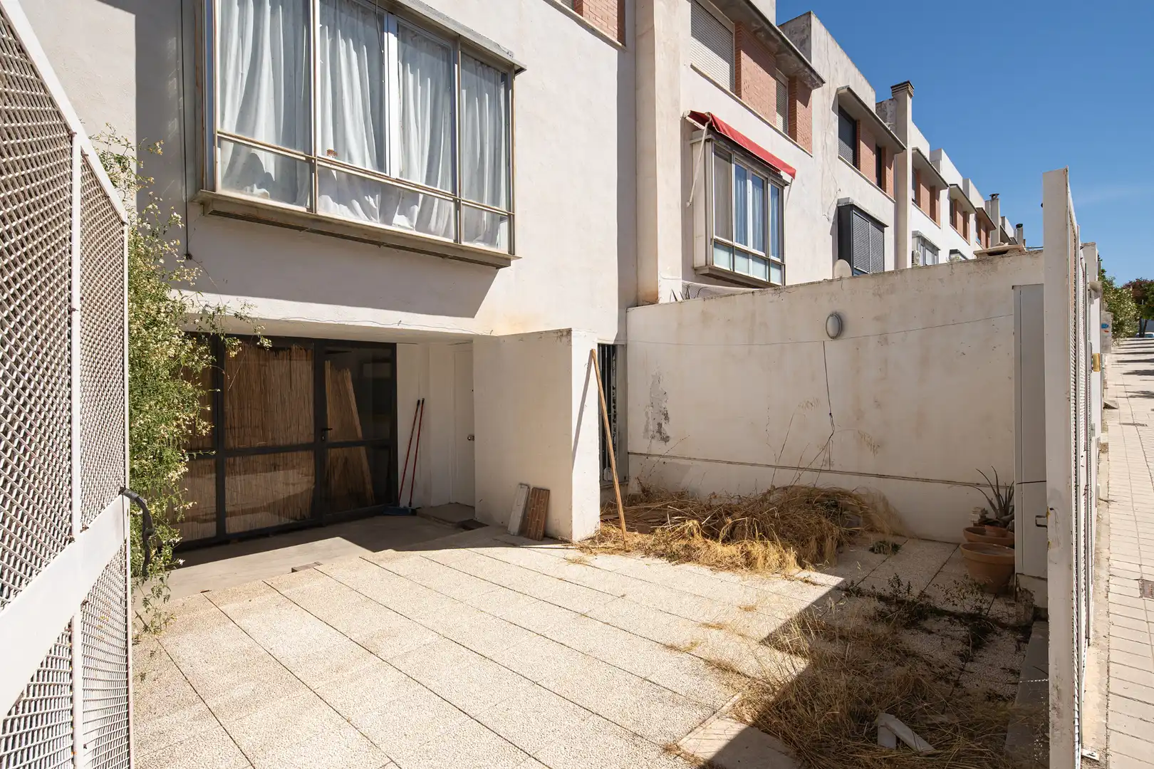 Vista exterior de Casa adosada en venta en Granada con Calefacción, Jardín privado y Terraza