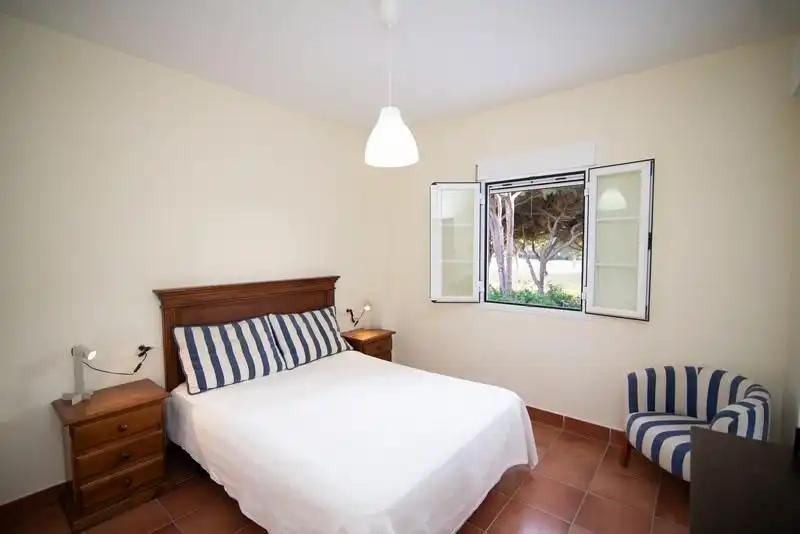 Habitación de Casa o chalet en venta en Chiclana de la Frontera con Aire acondicionado, Jardín privado y Trastero