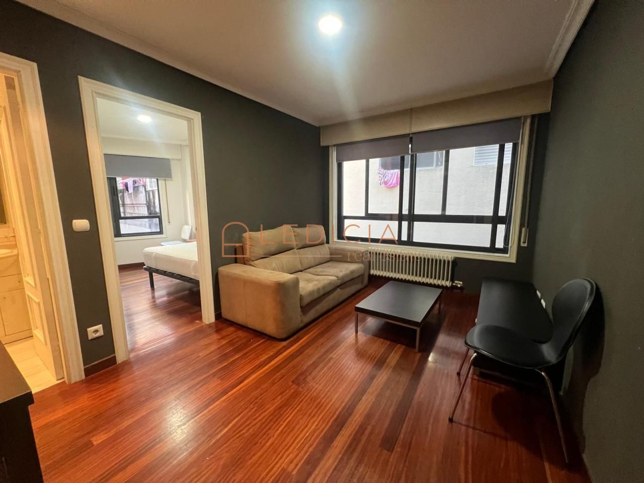 Sala d'estar de Pis en venda en Vigo  amb Calefacció, Traster i Moblat