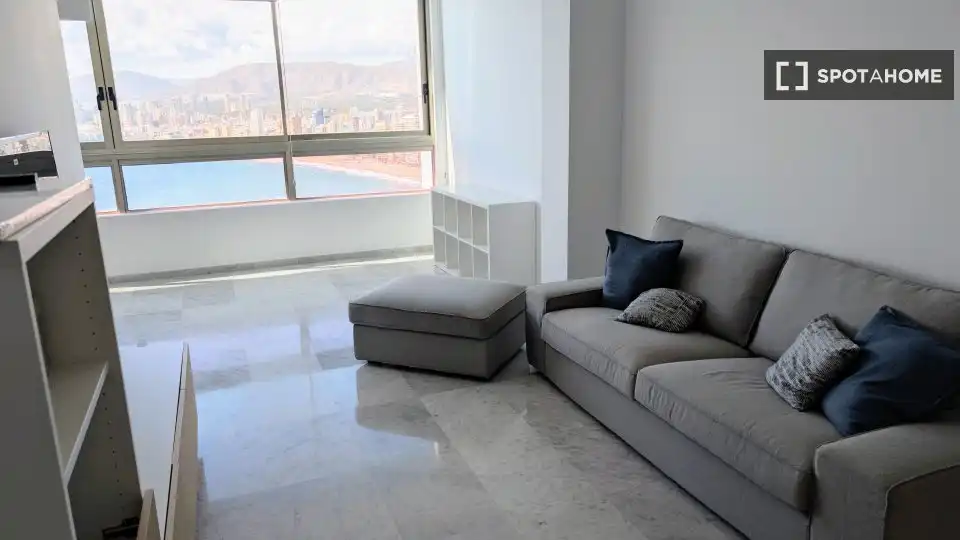 Sala d'estar de Apartament per a compartir en Benidorm amb Aire condicionat, Terrassa i Moblat