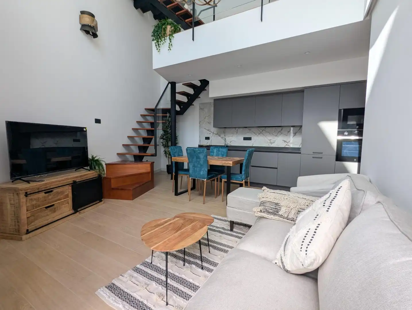 Wohnzimmer von Maisonette zur Miete in Sanlúcar la Mayor mit Klimaanlage, Terrasse und Möbliert