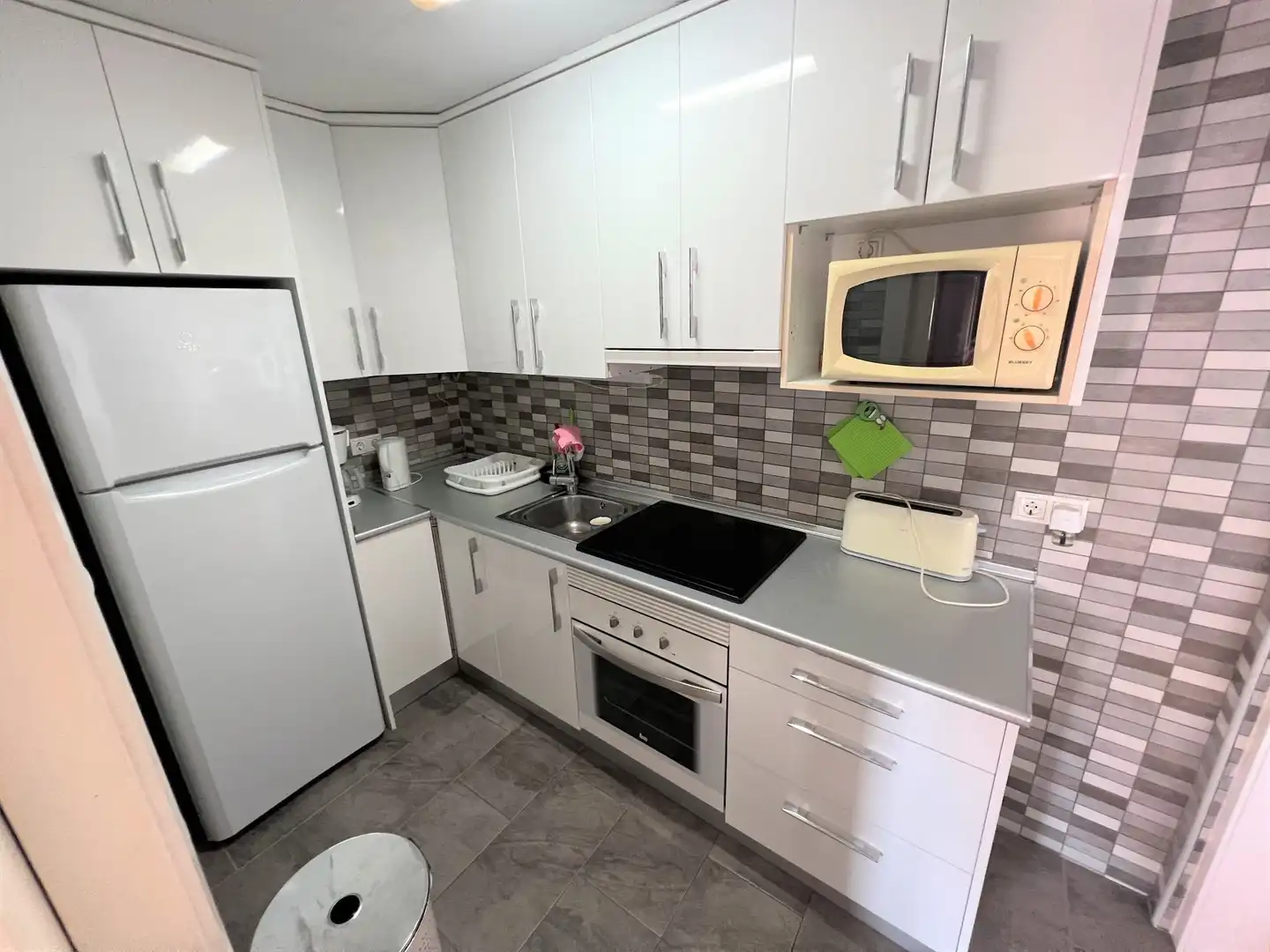Cocina de Ático de alquiler en Benidorm con Terraza