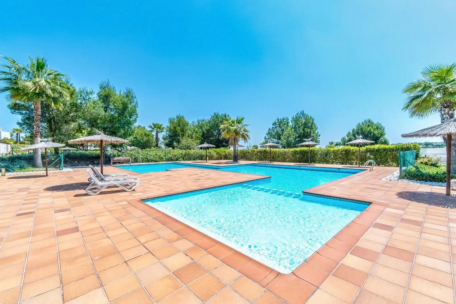 Piscina de Apartament en venda en Orihuela amb Aire condicionat, Calefacció i Jardí privat
