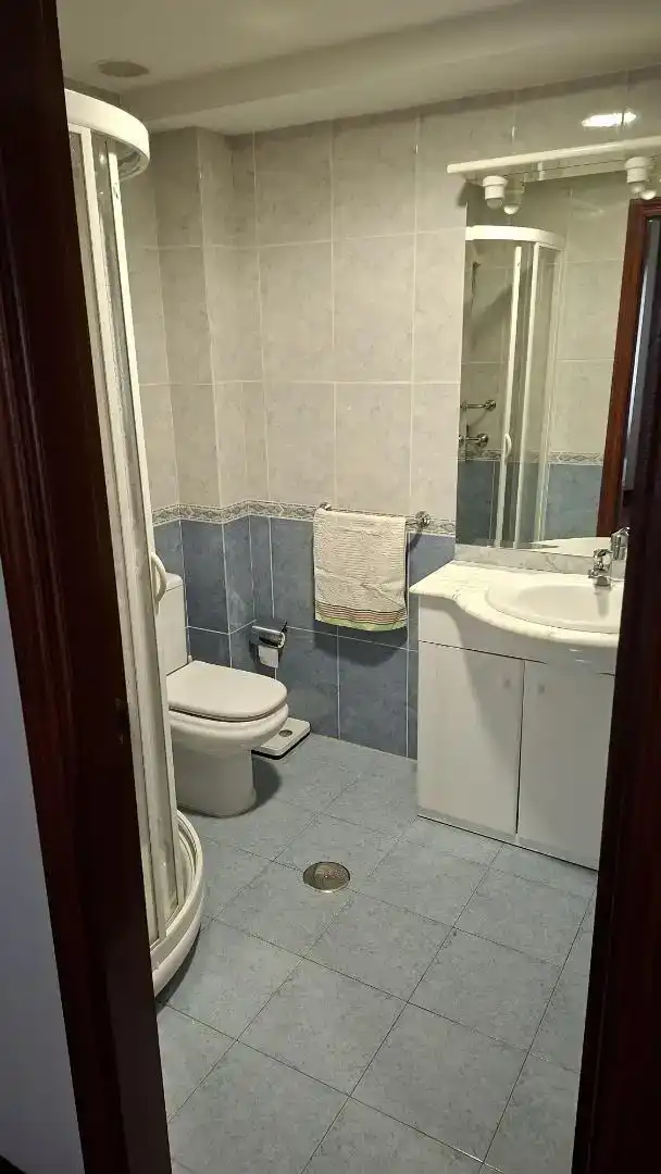Bany de Pis en venda en Ourense Capital  amb Balcó