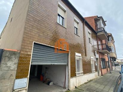 Exterior view of House or chalet for sale in León Capital   with Heating and Private garden