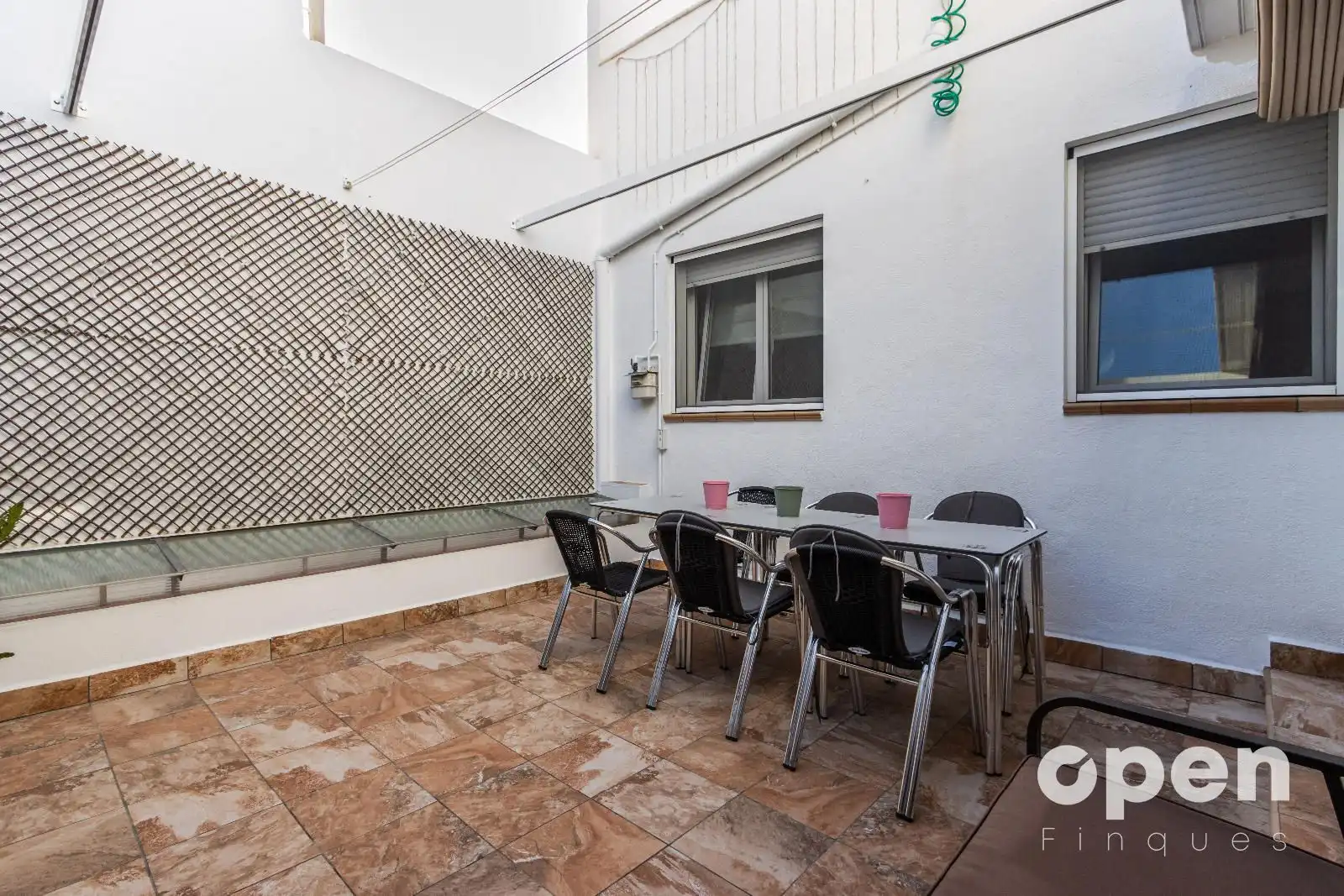 Terrasse von Einfamilien-Reihenhaus zum Verkauf in Terrassa mit Klimaanlage, Heizung und Terrasse