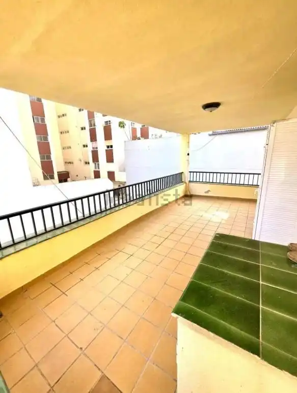 Vista exterior de Pis en venda en Cádiz amb Terrassa i Traster