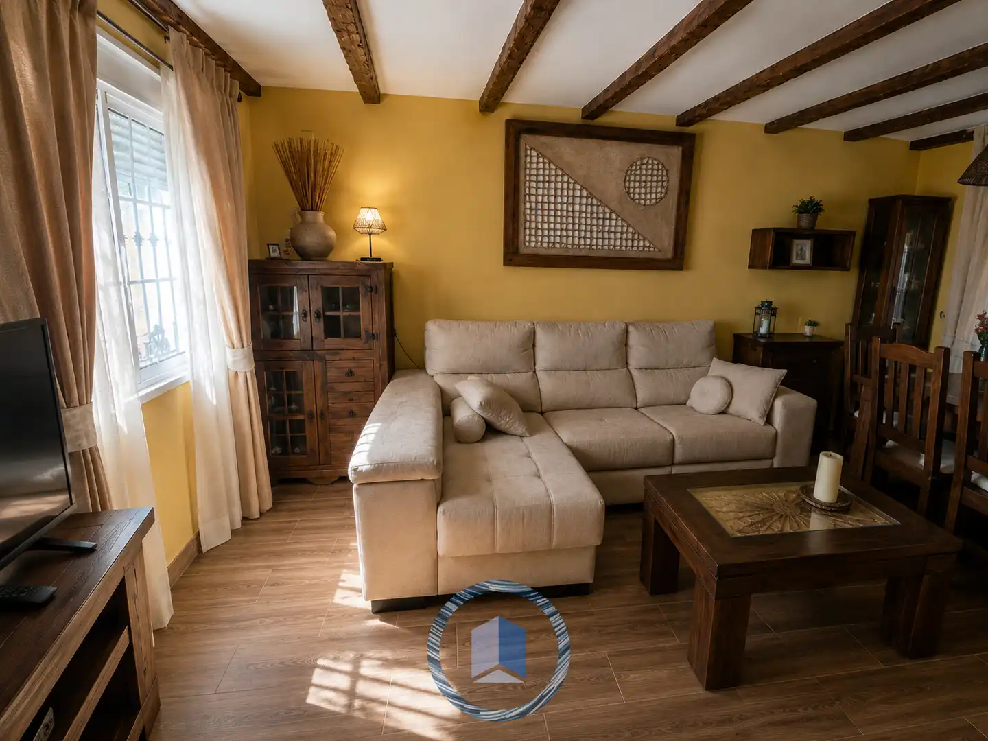 Sala de estar de Casa adosada en venta en Montequinto con Piscina