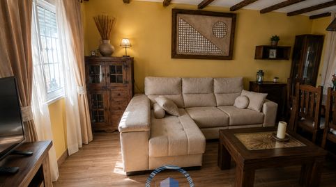 Foto 2 de Casa adosada en venta en Calle Padua, Avenida de Europa, Montequinto