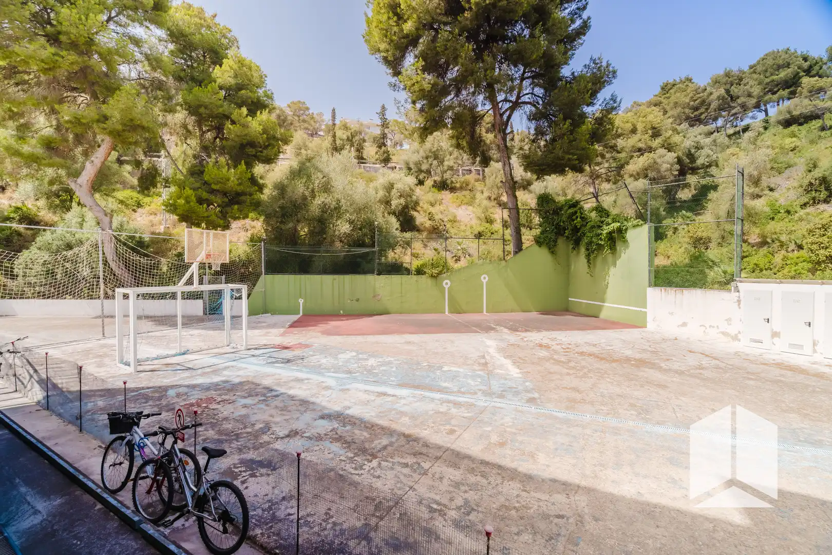 Garten von Wohnung zum Verkauf in Castelldefels mit Klimaanlage, Terrasse und Schwimmbad