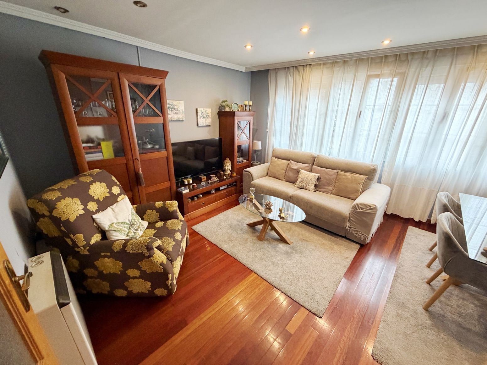 Sala de estar de Piso en venta en Avilés con Calefacción, Parquet y Trastero