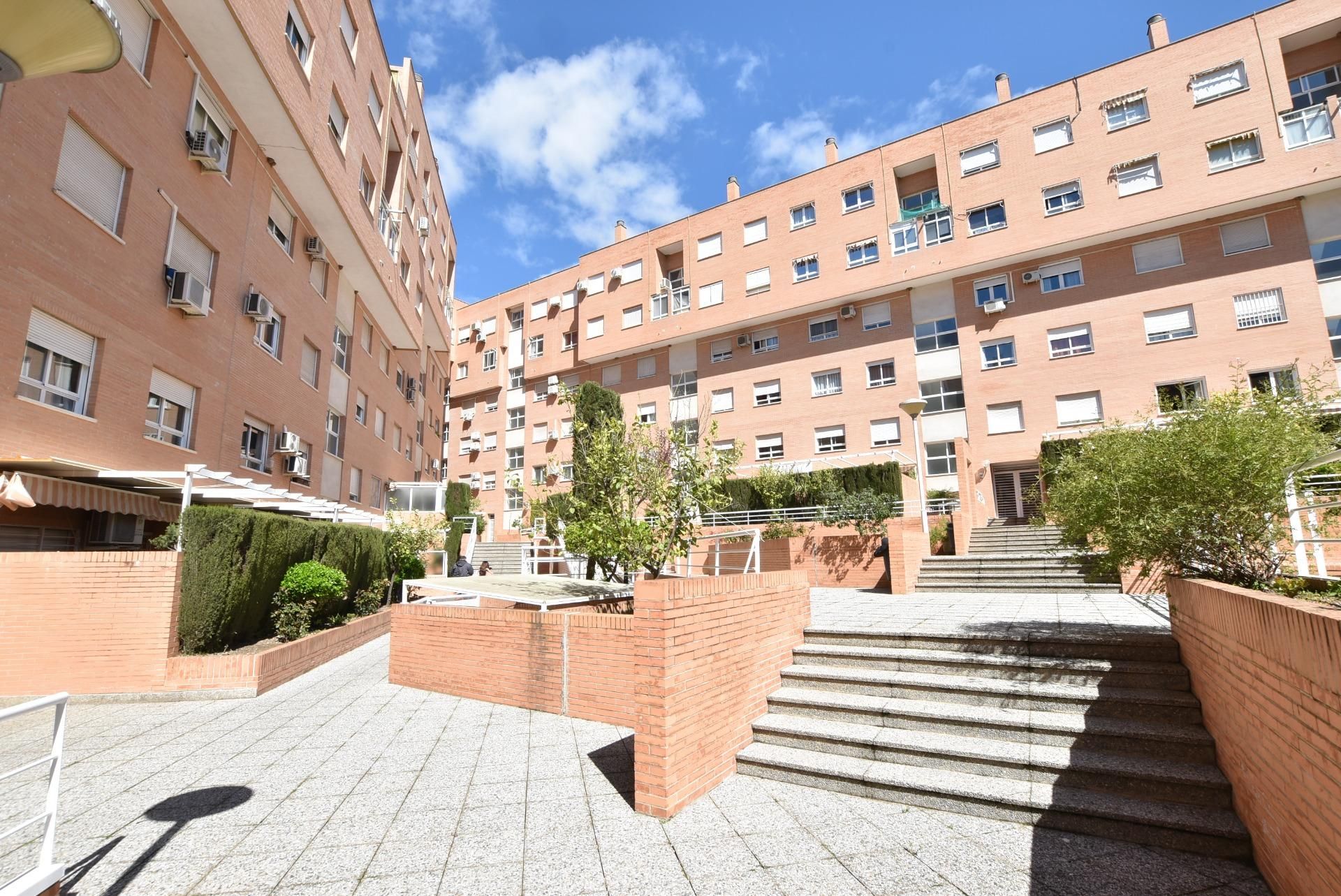 Exterior view of Flat for rent in  Granada Capital  with Heating and Furnished