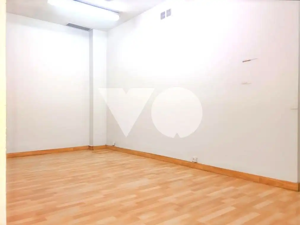 Habitación de Local en venta en Madrid