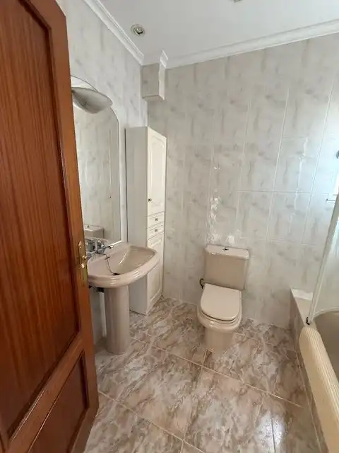 Baño de Piso en venta en Peñaranda de Bracamonte con Calefacción y Amueblado