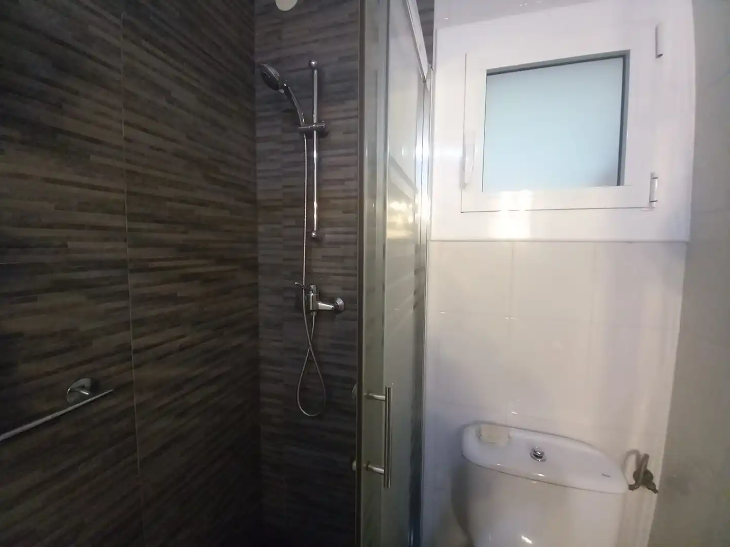 Badezimmer von Wohnung zum Verkauf in Badalona mit Klimaanlage, Heizung und Terrasse