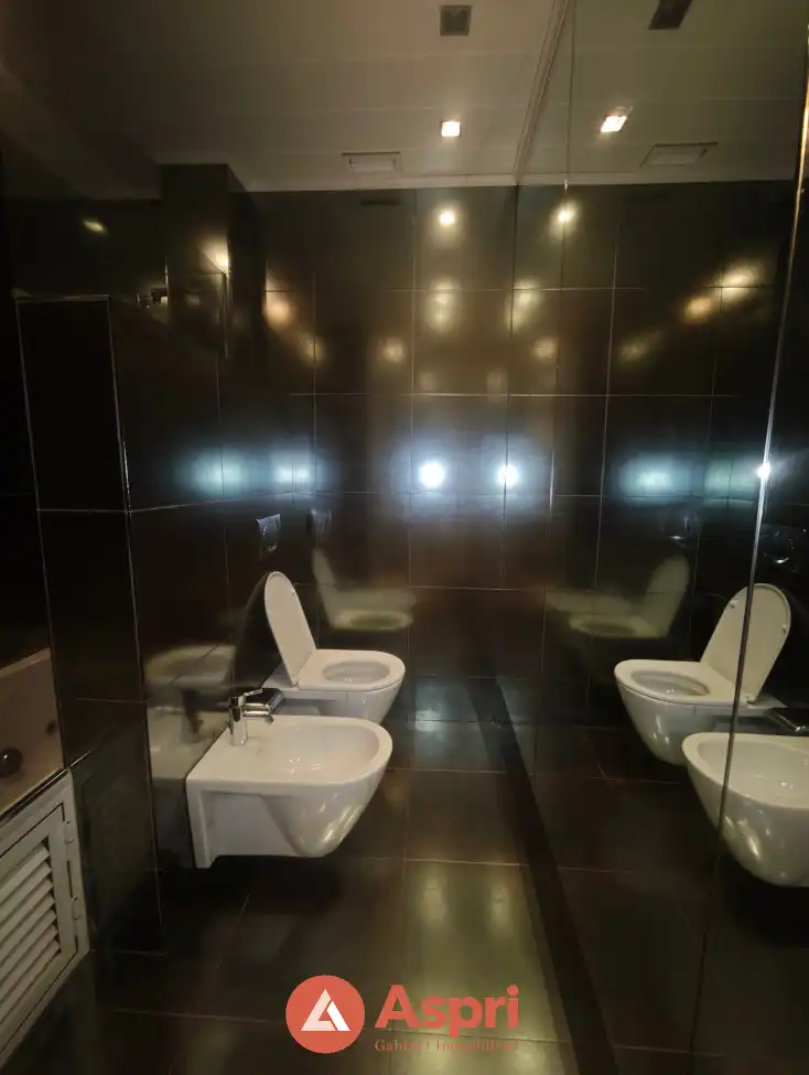 Baño de Piso de alquiler en Barcelona con Aire acondicionado, Jardín privado y Terraza
