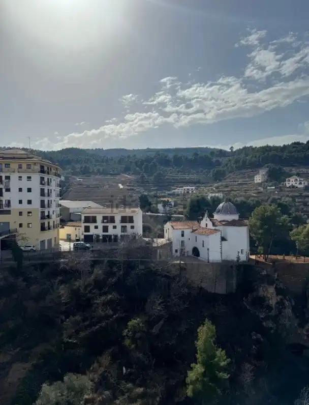 Vista exterior de Pis en venda en Llucena / Lucena del Cid amb Terrassa, Balcó i Internet