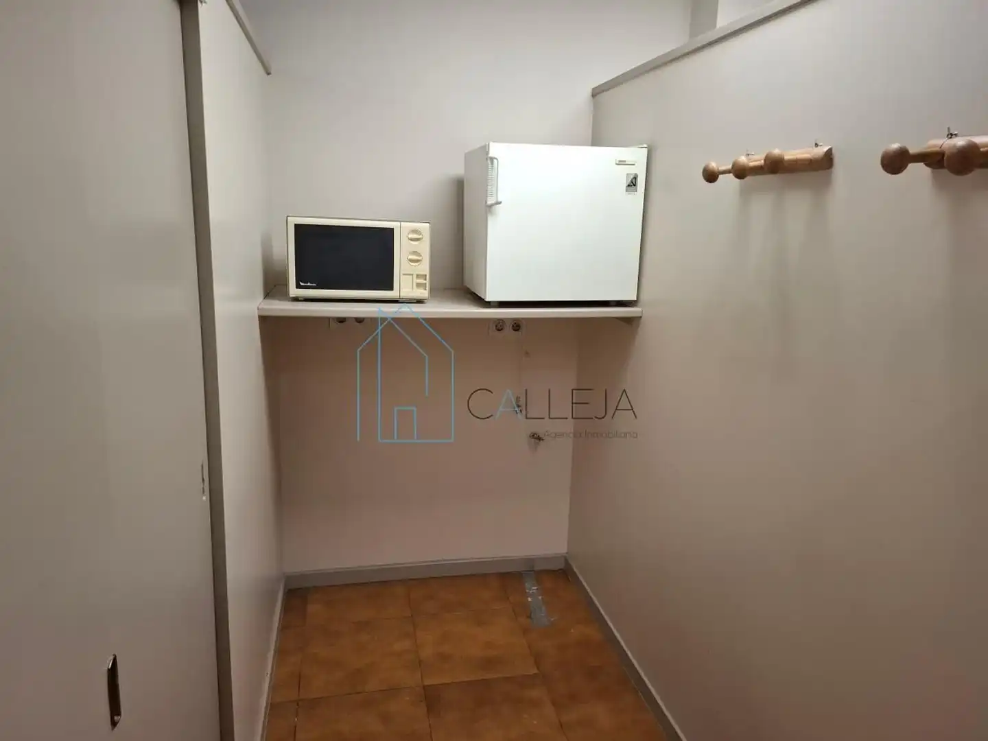 Kitchen of Office for rent in A Ponte