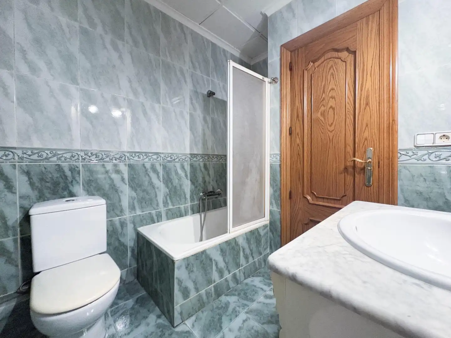Badezimmer von Wohnung zur Miete in Valencia mit Klimaanlage, Heizung und Möbliert