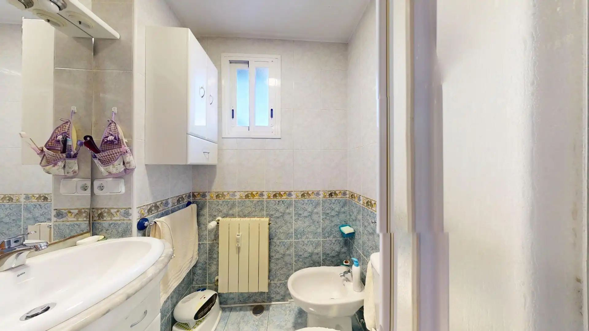 Bathroom of Flat for sale in Leganés  with Air Conditioner, Heating and Terrace