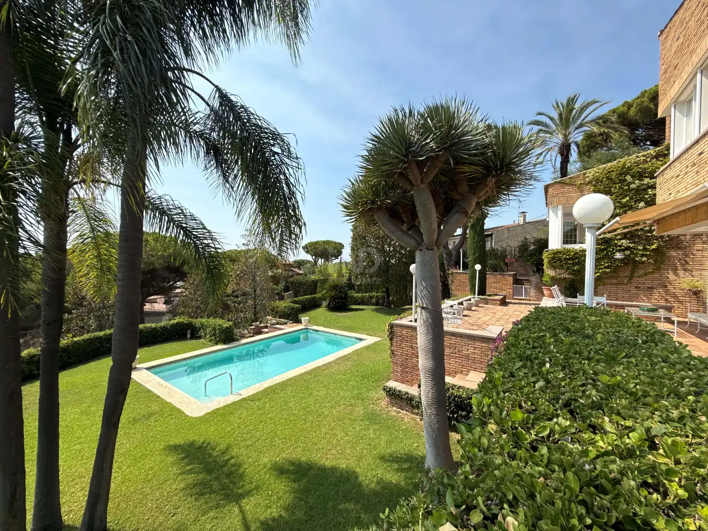 Garden of Houses for sale in Cabrils  with Air Conditioner, Heating and Terrace