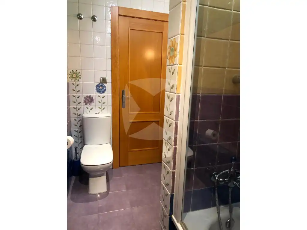 Bany de Casa o xalet en venda en Badajoz amb Aire condicionat, Calefacció i Jardí privat