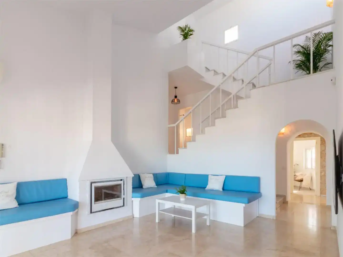 Sala d'estar de Casa o xalet en venda en Estepona amb Aire condicionat, Piscina i Balcó