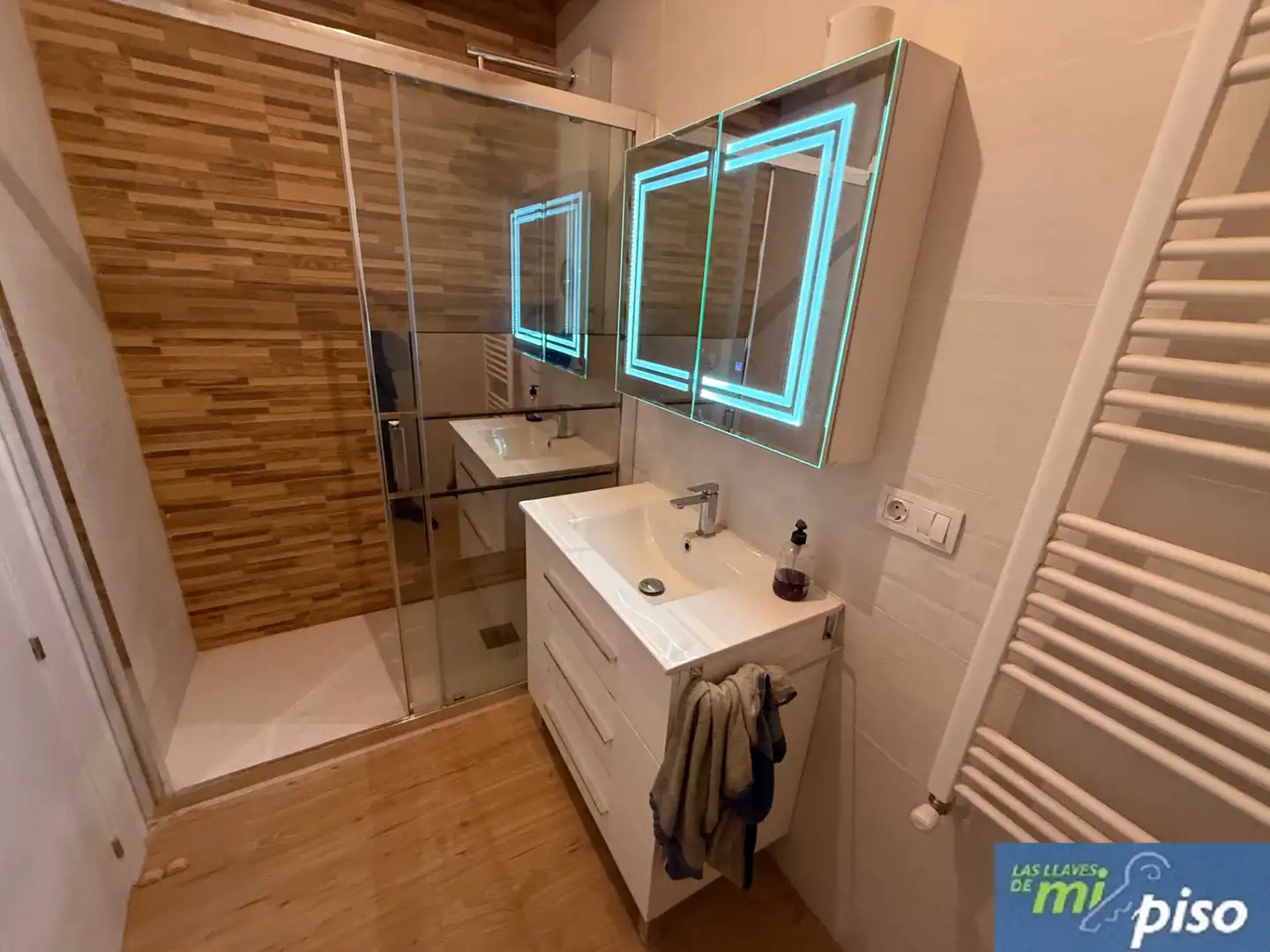 Bathroom of Flat for sale in Valladolid  with Heating, Parquet flooring and Terrace