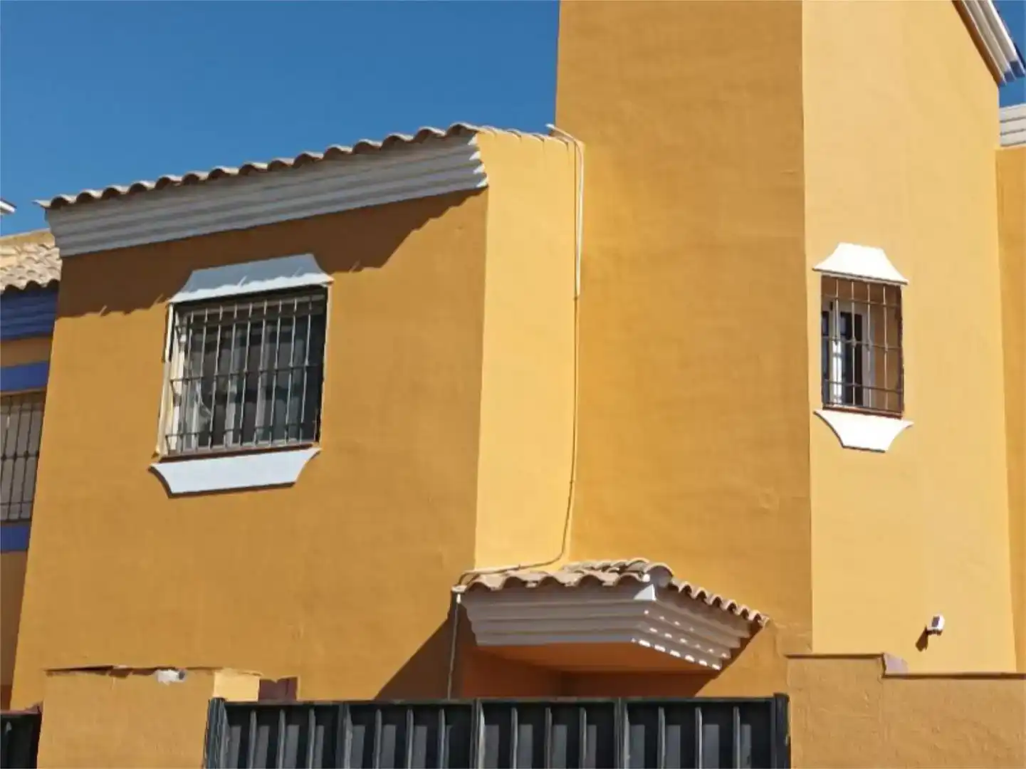 Vista exterior de Casa o chalet en venta en Sierra de Yeguas con Aire acondicionado, Jardín privado y Piscina