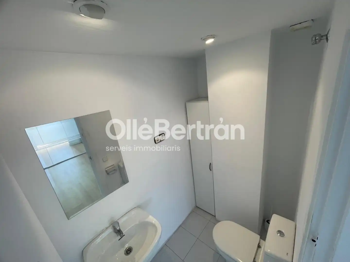 Badezimmer von Büro zur Miete in Barcelona