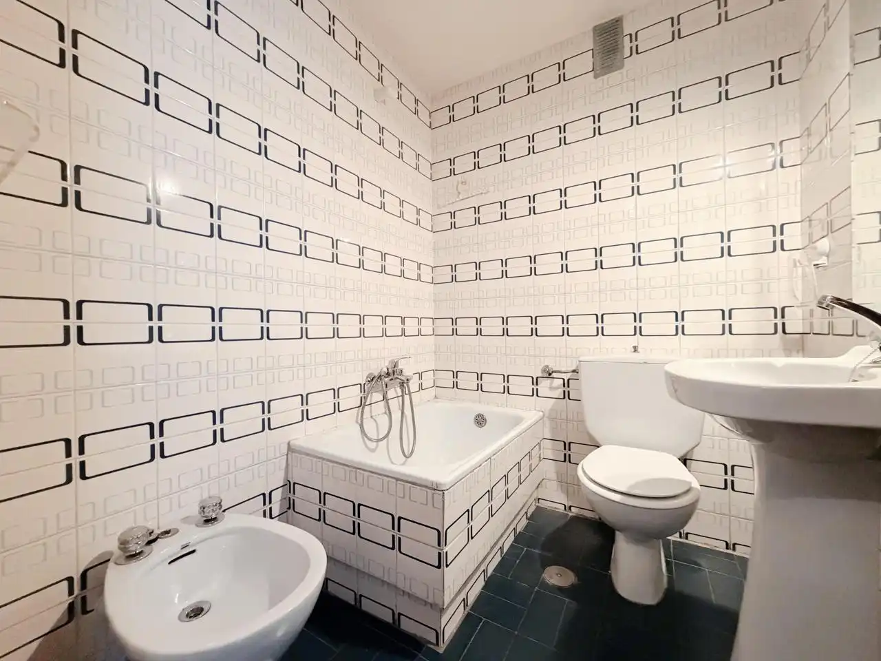 Bathroom of Flat for sale in Madrid  with Terrace