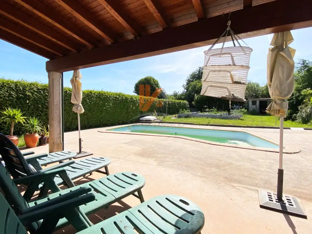 Piscina de Casa o chalet en venta en Teo con Jardín privado, Terraza y Piscina