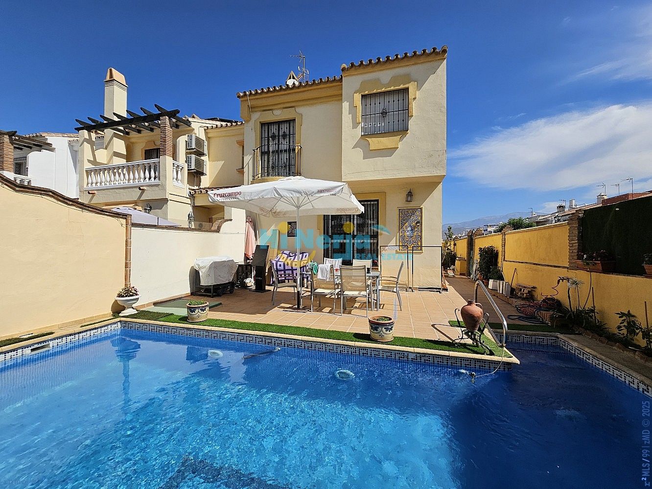 Exterior view of Single-family semi-detached for sale in Vélez-Málaga  with Swimming Pool