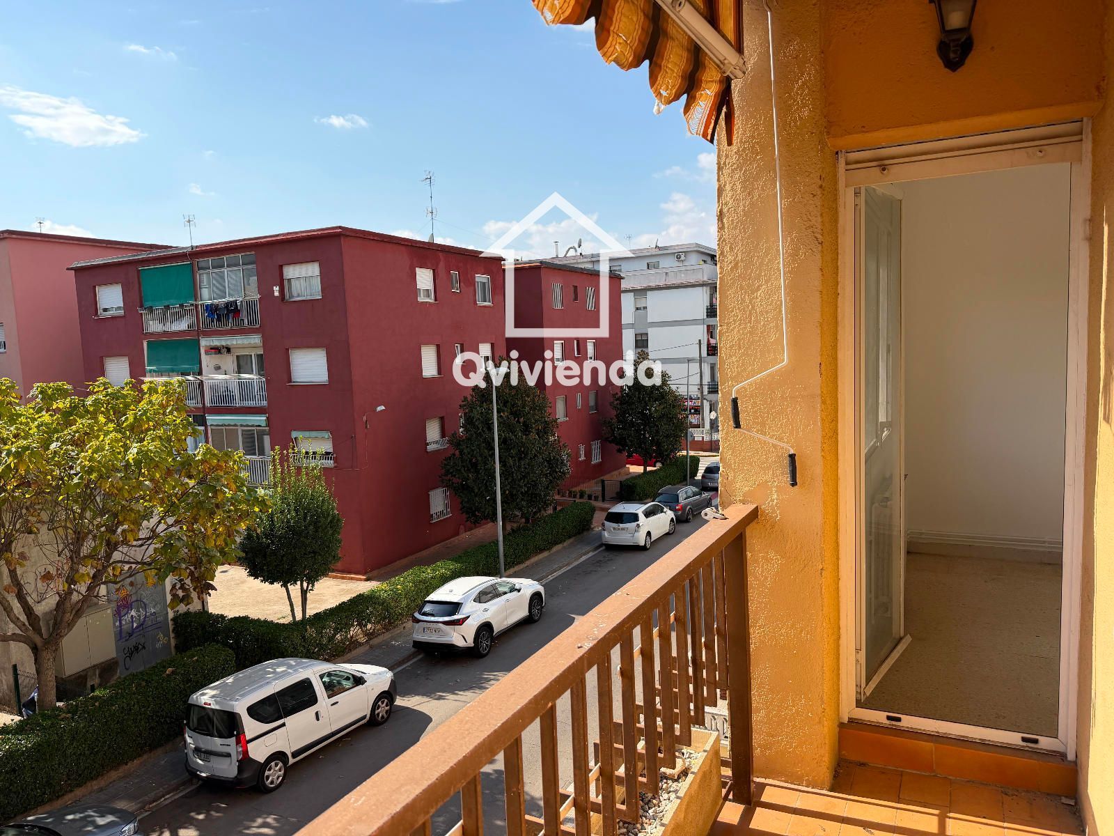 Vista exterior de Pis en venda en Parets del Vallès amb Terrassa