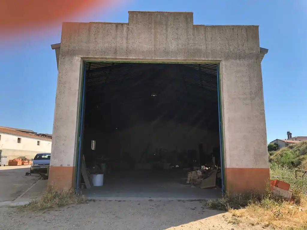 Vista exterior de Nave industrial en venta en Macotera