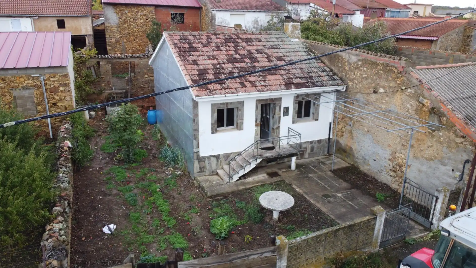 Exterior view of Houses for sale in Castrocontrigo  with Private garden, Terrace and Furnished