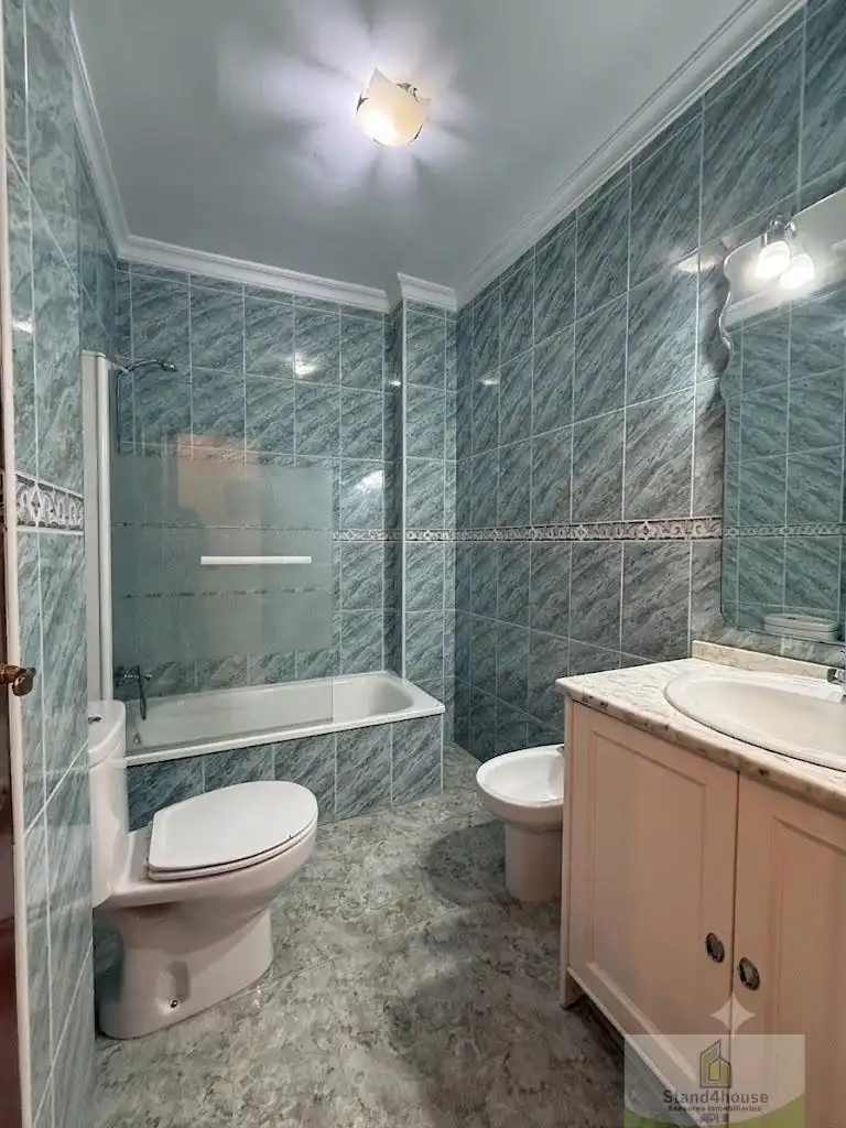 Bathroom of Flat for sale in Bollullos Par del Condado  with Air Conditioner, Heating and Storage room