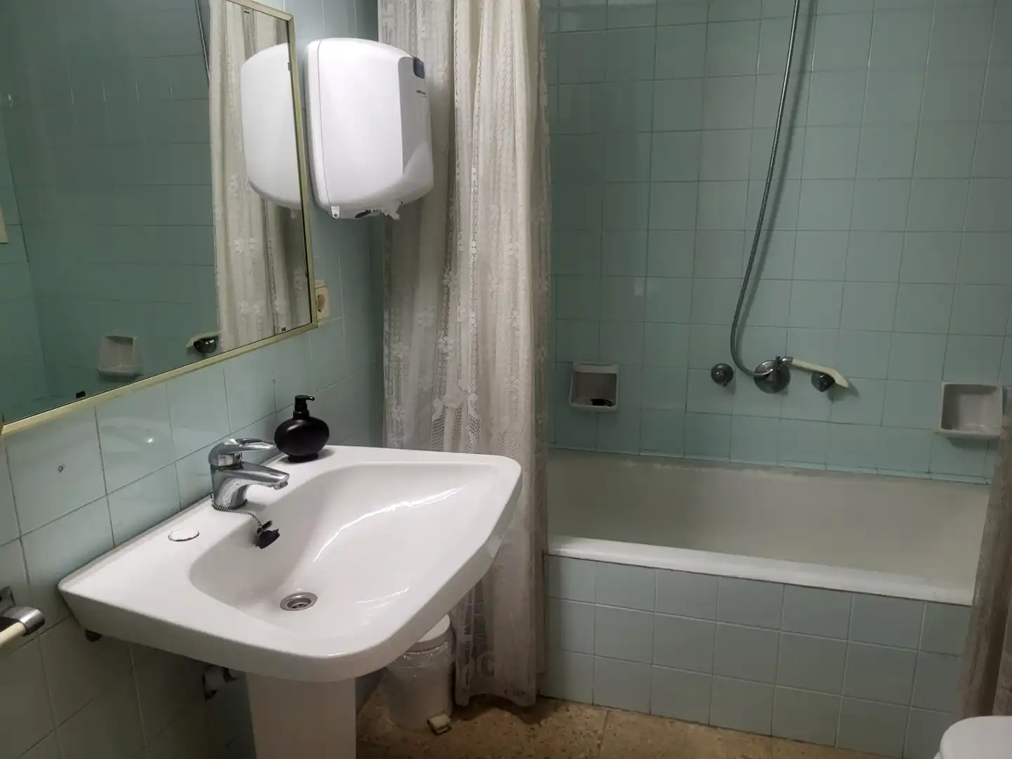 Baño de Piso en venta en Sabadell con Calefacción, Parquet y Terraza