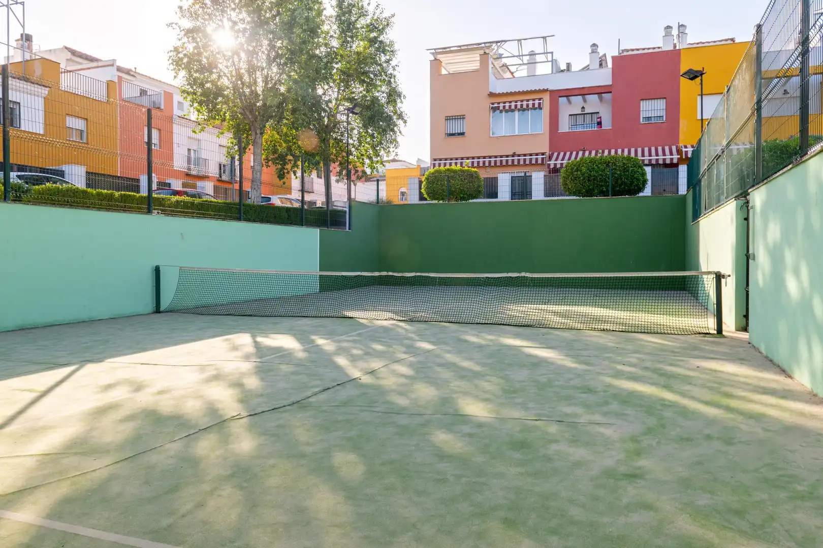 Jardí de Casa adosada en venda en Dos Hermanas amb Aire condicionat, Calefacció i Jardí privat