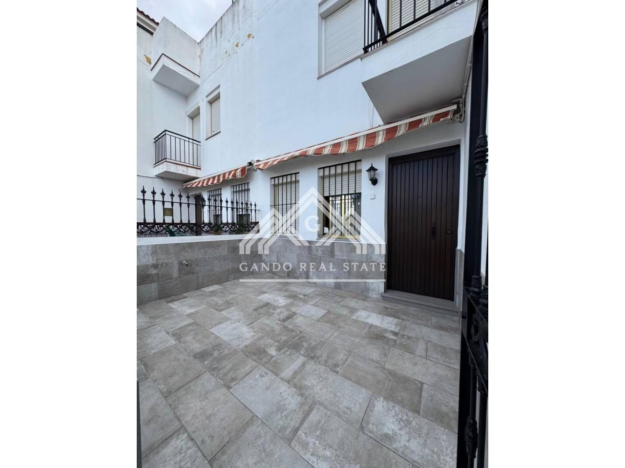 Exterior view of House or chalet for rent in Dos Hermanas  with Air Conditioner