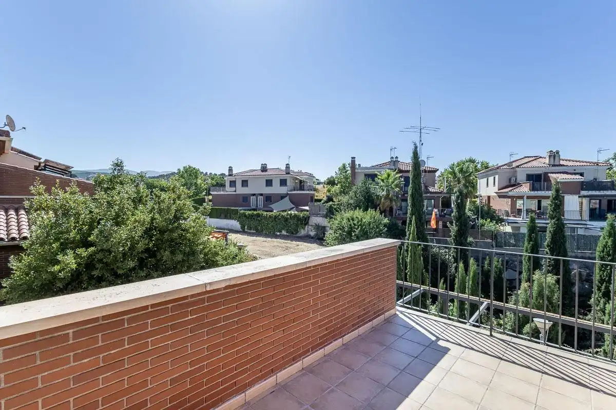 Terrassa de Casa adosada en venda en Albolote amb Aire condicionat, Calefacció i Jardí privat