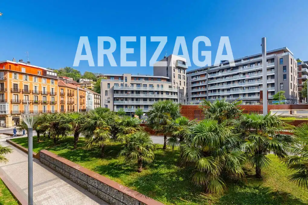 Vista exterior de Piso en venta en Donostia - San Sebastián  con Calefacción y Balcón
